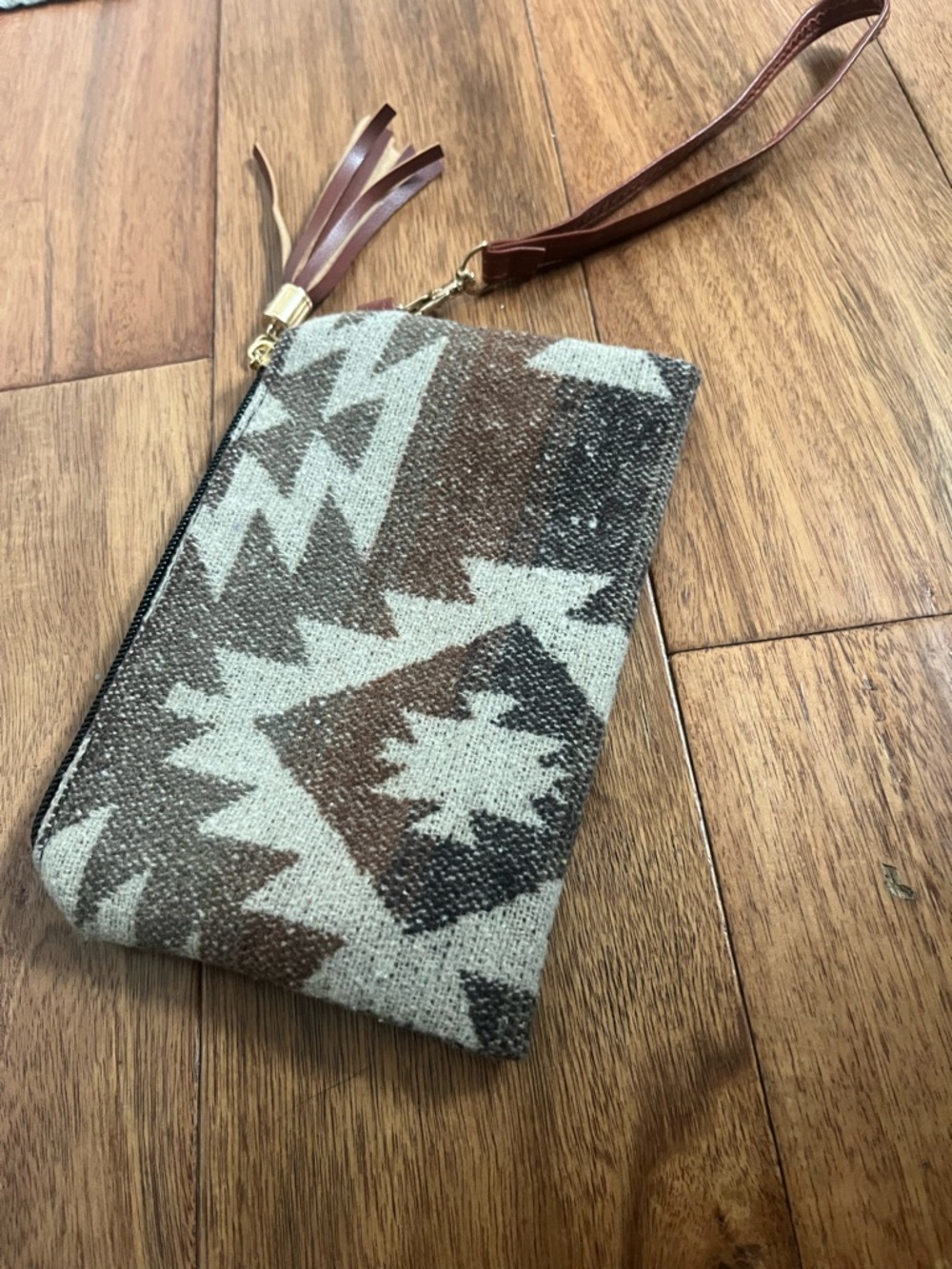LIB New York Southwestern Aztek Print Boho Wristlet Clutch w/ Tassel - NWOT